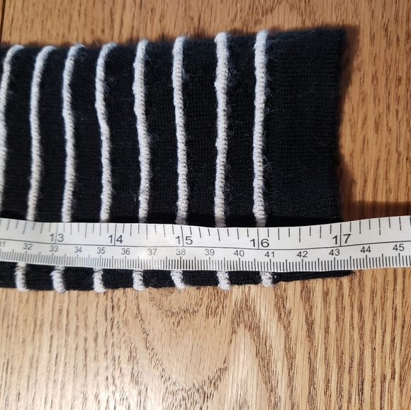 Neve⎪Wool Pullover Sweater In Size S. - Picture 10 of 11